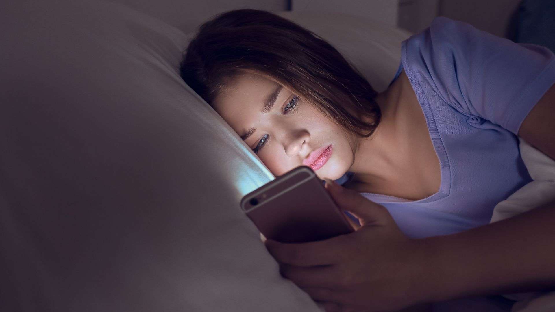 SNSがやめられない？脳が休まらない毎日を変える“思考の間引き方”